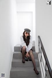 [IESS] Người mẫu Miao Sister "Playful Plaid Suit" Chân lụa đen