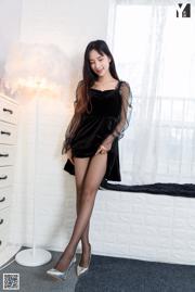 [异思趣向IESS] Model Miko "First Experience in Girlfriend's Bedroom"