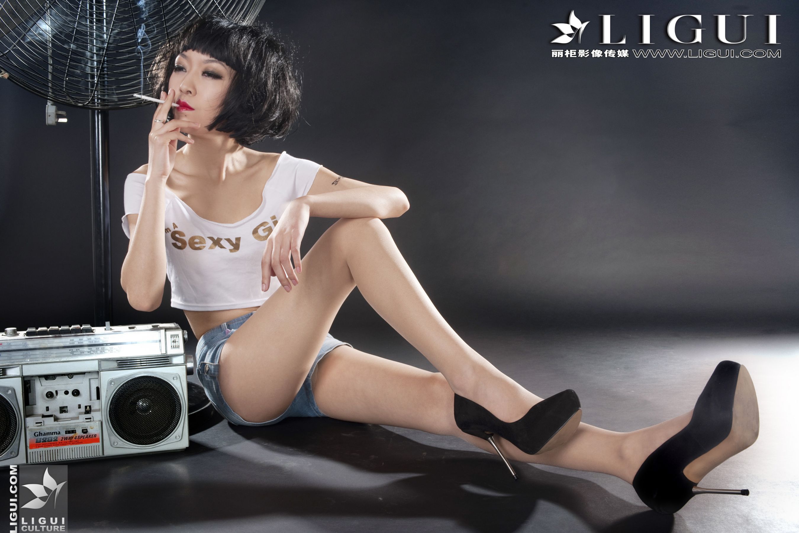 [丽柜贵足LiGui] Model Wenxin "Fashionable Denim Hot Pants Girl" Beautiful Legs and Silky Feet Photo Picture Page 43 No.b3c0b3