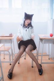 Popular beauty Coser Kurokawa "Mastiff Uniform"